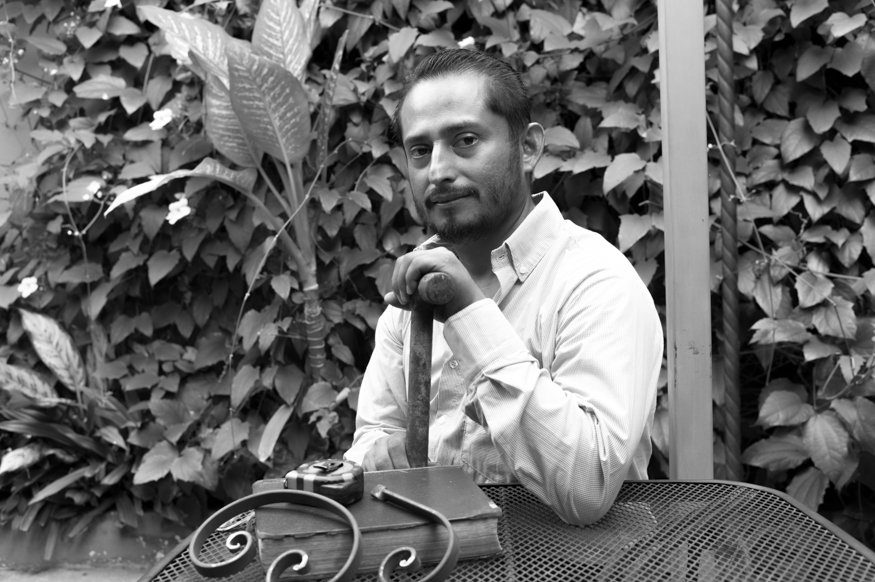 Hugo Parrillas, artist portrait, El Salvador album