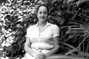 coralia gonzalez, artist portrait, El Salvador album