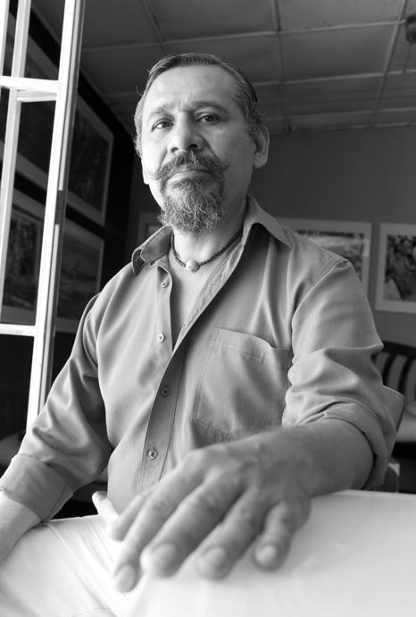 gilberto arriaza, artist portrait, El Salvador album