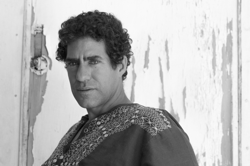 gustavo trigueros, artist portrait, El Salvador album