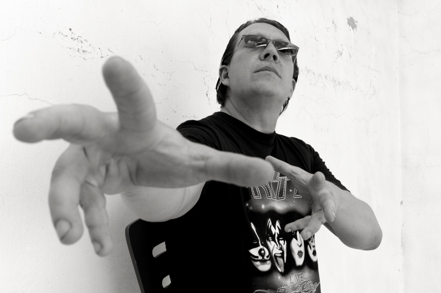 juan carlos lazo tablas, artist portrait, El Salvador album