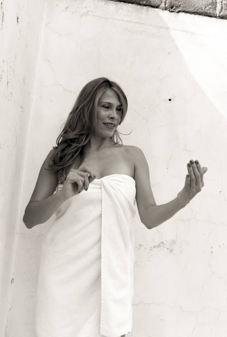 Maria Luisa Silva, artist portrait, El Salvador album