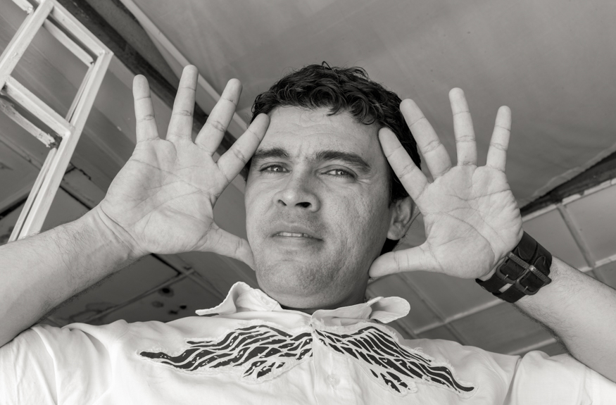 Milton Pocasangre, artist portrait, El Salvador album