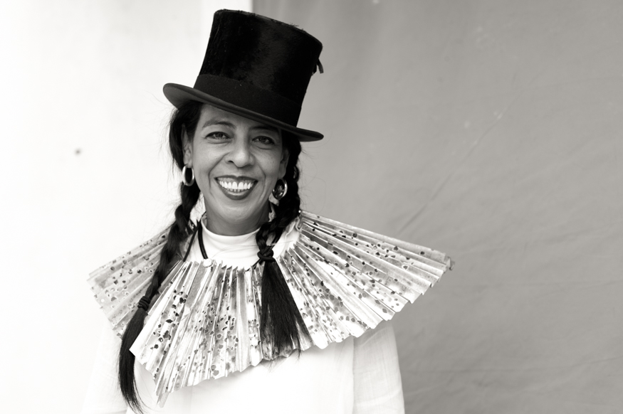 roxana castro, artist portrait, El Salvador album