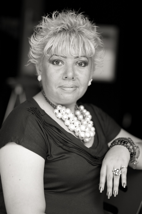 Veronica Alvarado, artist portrait, El Salvador album