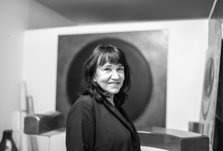 Aliska Lahusen, artist photographic portrait, Paris album